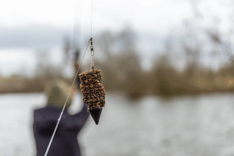 Фідер у прохолодній воді короткий повідець, «метод» і мілкі приманки