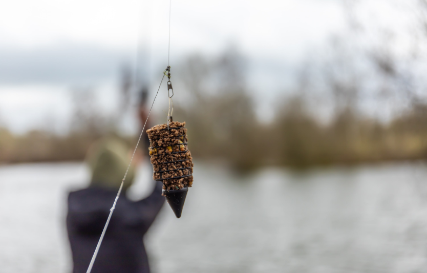Фідер у прохолодній воді короткий повідець, «метод» і мілкі приманки