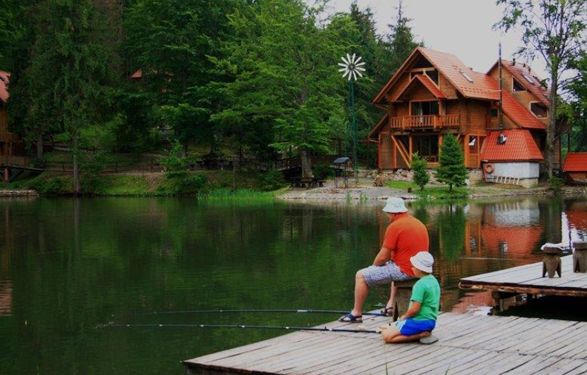 Карпати де поєднати риболовлю з відпочинком (озера + садиби)